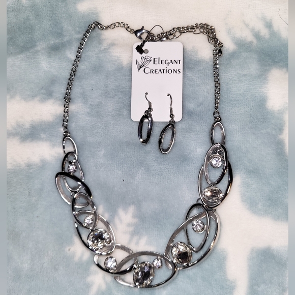 Elegant Creations Jewelry - Silver & Crystal, elegant necklace & Pierced Earrings set, BNWT